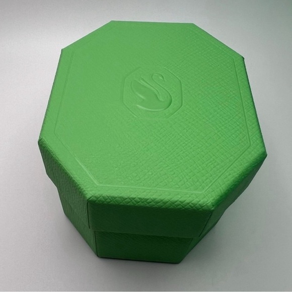 Swarovski Kris Bear “Skater Bear” Figurine – Retired 2024 | 90s Bubblegum Design - Picture 10 of 10